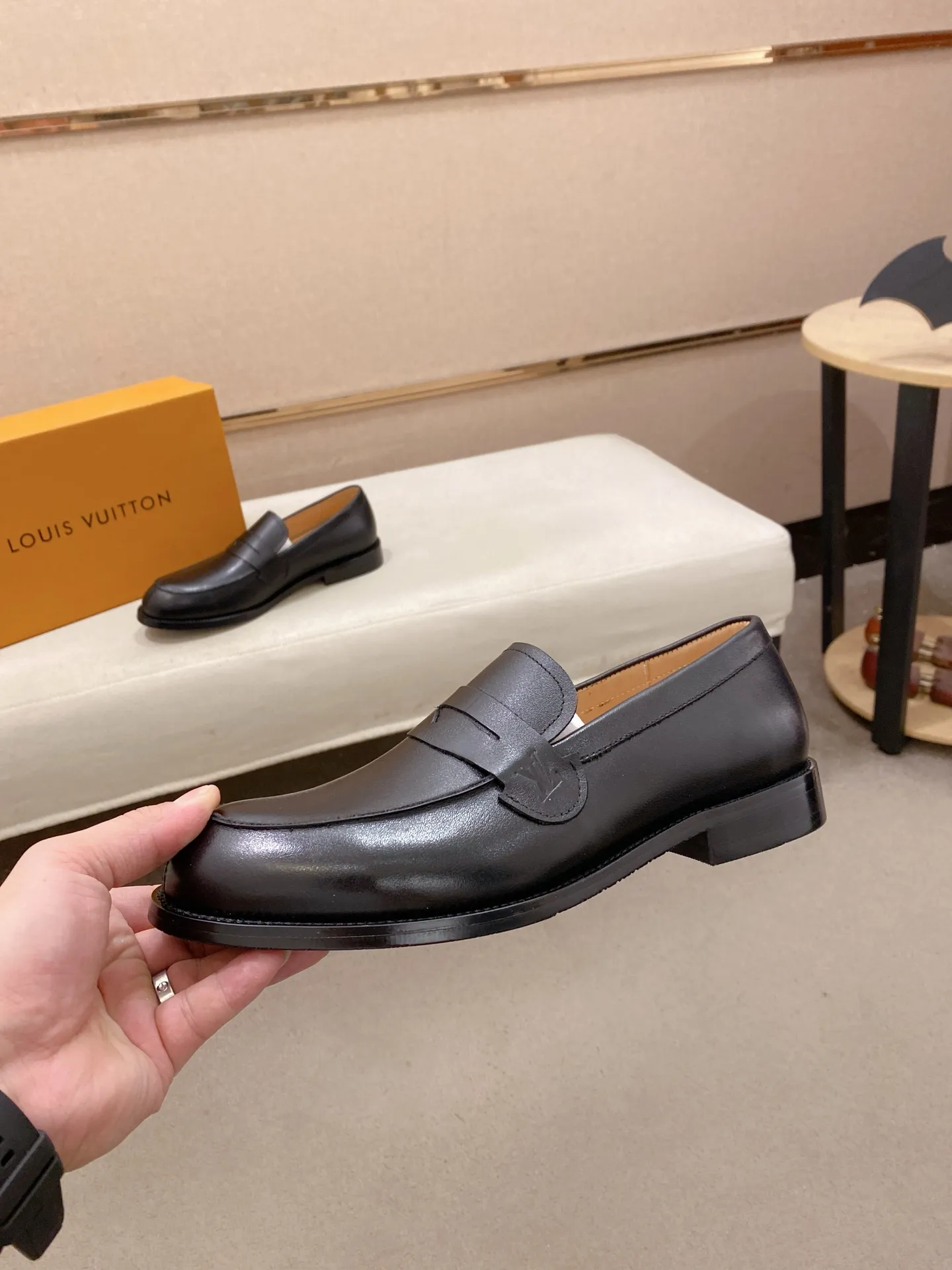 Men's Men's Shoes 500💰⚡️New models on the market⚡️Louis Vuitton (Louis Vuitton/LV) casual, business formal wear! Made with pure Italian craftsmanship, the upper is made of first-layer cowhide, which is full of texture! The lining is cowhide and the original rubber leather shoe outsole. The style is atmospheric and comfortable! Positive code 38-44